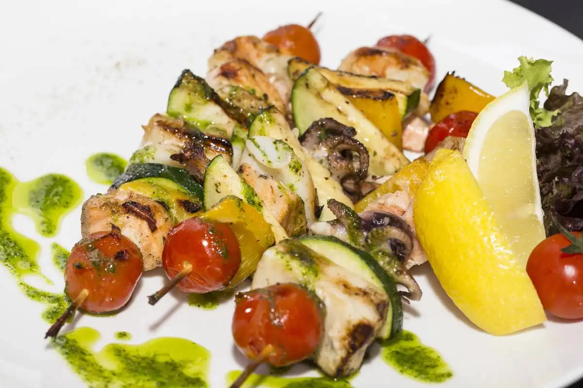 brochetas de rape y verduritas