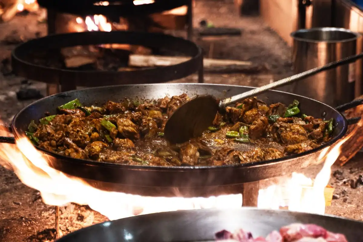 paella de pollo y conejo