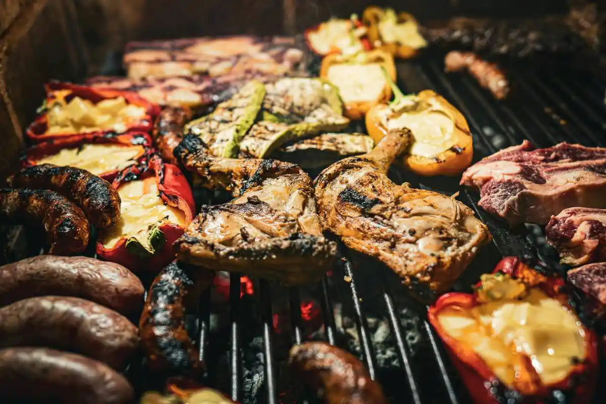 verduras y otras carnes a la parrilla